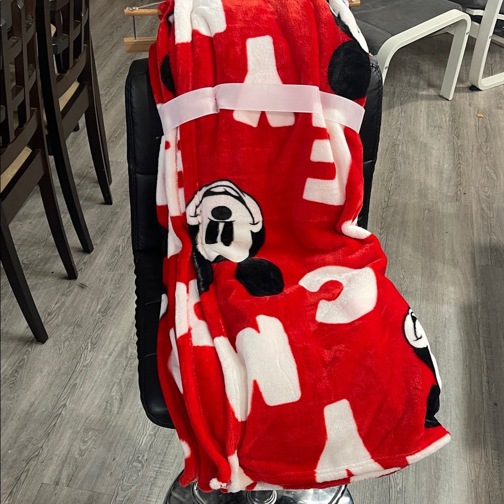 Mickey Red and White Character Blanket